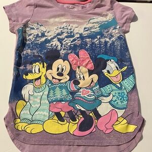 Disney Minnie Mouse and Gang with Mountain Background Lilac‎ Tee